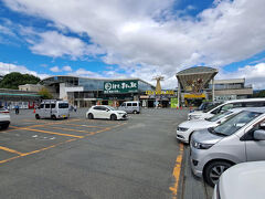 で・・・・すぐ近くの村の駅へ