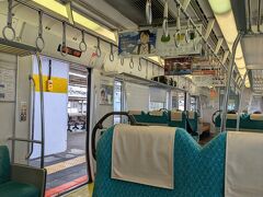 １０：２２発の甲府行

ボックスシートのワンマンカーで出発です。
無人駅では最前のドアしか開きません。
下車する富士宮は有人駅なのですべてのドアが開きます。

