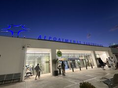 6:37バスに乗り、空港へ。
荷物とったら外へ。
10月サントリーの朝は寒いです！！