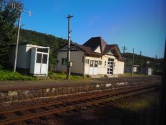 塩谷駅
運転停車（ドアが開かない運転上の都合による停車）したと思うけど話に夢中であんまり景色見てないし、よく覚えてないの　笑