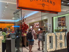 アラモアナショッピングセンターでは、ビッグアイランドキャンディーズははずせません。オアフで買えるのはこの直営店かDFSワイキキ、ホノルルの空港となります。おすすめはやっぱり直営店。空港はかなり高いです！