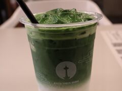 【三都茶寮】
「特濃　抹茶エスプーマクリームラテ」
京都タワーサンドのフードホールにて、休憩＆時間調整です