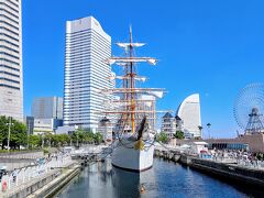 こちらが国指定重要文化財の帆船日本丸。