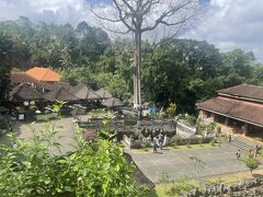 さて、車を走らせ観光スポットのゴアガジャにやってきました～✊