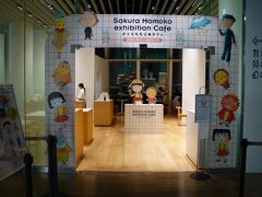 六本木ヒルズ展望台 東京シティビューに上がりました。チケット売り場のお姉さんは申し訳なさそうに「今日は天気が悪いので足元しか見えませんが、宜しいですか」「はい大丈夫です」と料金を払いエレベーターで一気に52階展望台に上がります。