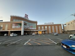 宿泊先のカッタの湯。
宇部新川駅始発の6:37発の長門本山行き列車に乗車するために、急いで朝食を食べ6時過ぎに出立。
カッタの湯から宇部新川駅まで約2.5kmを歩く。