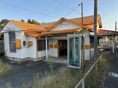 雀田駅。
小野田線の枝線長門本山駅への分岐駅。
乗車した長門本山行きの電車は、小野田本線の電車の連絡待ちで、5分間停車する。