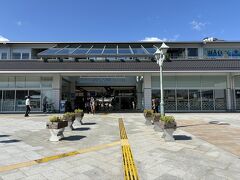 【尾道駅】
長門本山駅からは小野田駅に出て、山陽本線を乗り継ぎ尾道駅に直行。
福本渡船乗船場に向かう。

ー乗車状況ー
通勤通学時間帯に乗車したにも関わらず山陽本線の岩国駅行きの電車は短い2両編成。乗客は主に高校生だったが、対面の4人掛けのボックス席の座席は埋まる事もなかった。本線とは名ばかりの超ローカル線の光景。
鹿児島本線の通勤通学時間帯の電車は9両編成（鳥栖駅～門司港駅間）。博多駅から小倉駅間は満員、特に博多駅付近ではぎゅうぎゅう詰め。
九州側の駅は真新しく駅付近も発展している。山口県側はさびれた古い駅と雑草だらけの引き込み線に広い構内。関門海峡を挟んで東西は別世界感強い。
