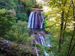 【王滝（横谷渓谷）】
2024.10.13
長野県茅野市
標高１５００ｍ

紅葉の見頃はまだ先のようです(-.-;)

最寄り駐車場から王滝まで、結構な高低差を徒歩で移動することになるので、確実に見頃を迎えてから行くことをお勧めしますw