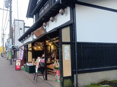 行きで見かけたときは混んでましたが、帰りは空いてました。お土産屋さんを併設するパーラー。都内で注文したらこの値段では食べられないだろうなと思う良心的な値段です。ボリュームがあります。