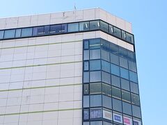 「豊田市中央図書館」を後にし、「ティーフェイス」に到着しました。こちらでは、食べ物を購入しました。