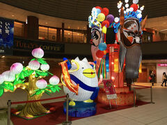 馬車道駅には、みなとみらい線のキャラ「えむえむさん」のオブジェがありました。
