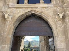 教会の敷地に入ります。