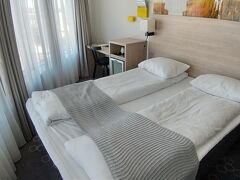 13:40、チェックイン。ちょっと早い到着でしたがチェックインできました。
811号室は北向き。