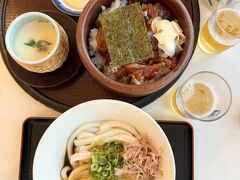 手こね寿司と伊勢うどん。
美味しい。

持ち帰り用の伊勢うどんも購入。