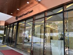 今回お世話になったホテルは「オーチャードグランドコート」
MRTサマセットから徒歩6～7分、周辺に飲食店がたくさんある他、なんといっても便利だったのはホテル1階に24時間営業のスーパーが入っていたこと
