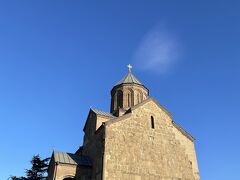 こちらの教会は小さいながら、人気があって結婚式が多いそうです。