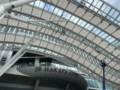 福岡空港からJR博多駅までたった2駅、10分足らずで到着。
何度も言いますが福岡空港はホントに便利。