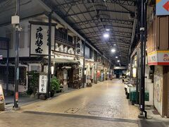 ええ～！！
海鮮丼食べたかったのに、全然お店やってない