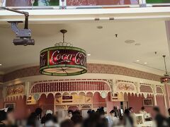 9時過ぎにパークインして朝食替わりに。30分くらい並びました。