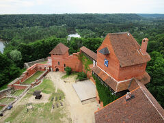 【７日目　2024/07/11（木）】曇→雨
11：40　「ガウヤ国立公園」の「トゥライダ城」を後にします。