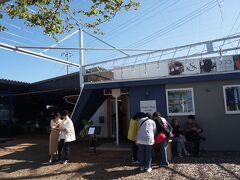 目的はこちらグレープショップココロ
旬のフルーツをふんだんに盛り込んだパフェを提供しています。