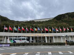 たくさんの人で賑わっています。