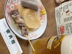 13:30頃でしたが満席に近かったです。
カウンター席で楽しみました。