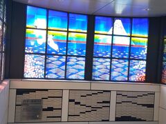 新橋に到着しちゃったー
新橋の駅にもあるけど、新橋方向にステンドグラスが！