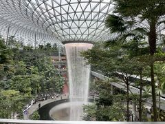 何度見ても圧巻です。空港によう作ろうと思ったなぁ！
さすがシンガポールです
