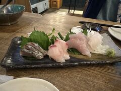 夜はピザが（も）美味しいという、居酒屋に行って（送迎あり）