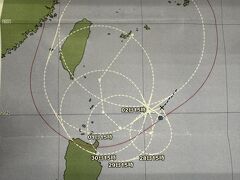 レンタカー屋さんに行って、まずこれを見せられました。金曜日のことです。
「まだ予想円が大きいですよね？」と聞くと、「台風の進路がずれても、海は時化るので、私の予想だと、おそらく、月曜日からフェリーが欠航になり、へたをしたら、１週間島から出られなくなりますよ。」と言われました。