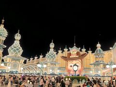 ソアリンが終わって、私は満足だったんですが、妻が悩んだ末、まだ並ぶことができる。トイストーリーに行くということで、並ぶことに。

入れたのが２１時すぎ。パーク閉園後でした。

ちなみに、今回は妻に惨敗しました・・・・

（時計の位置を考えて撮影すればよかった・・・）