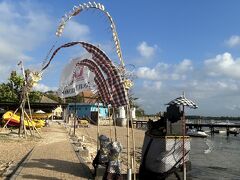 こんなところにも小さな祠があってベンジョールが立ててあります。