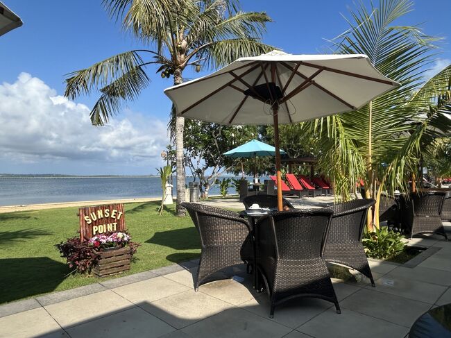 10時にチェックアウトするつもりなのでこれまでの旅で一番ゆっくり朝食を頂きます。メニューは相変わらずでバリエーションは多くありませんが、オムレツがあればそこそこ満足です。<br />部屋に戻ったらパッキングタイム。預け荷物を制限の10キロちょっと切るくらいに調整します。デジタル重量計も持ってきたので何度も計り直して詰めていきます。<br />滅多に使うことのない重量計ですが、捨てずに取っておいて良かったです。<br />部屋から重い荷物をロビーに運び、チェックアウトして予約したカーチャーターの車を待ちます。