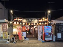 まだ、晩御飯を食べないので掛川の街に繰り出します。
屋台が揃う掛川本陣通り。