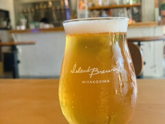 16時過ぎにクラフトビールのお店で早めの1杯。
