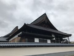 前回、この塀延々と続くな～でかい家だな～って思ってたところに来ました