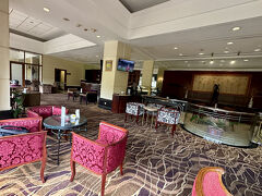 【旧ヒルトンにて人を待つ】

暫くして、ロビーにやって来たその影を見て直ぐにわかった。

私「スxxーxxン!!」....彼「おお、コタさん～!!」

24年ぶりの再会...固く握手...

それにしても、お互いに歳取っちまったなぁぁ...顔を見合わせ苦笑い...