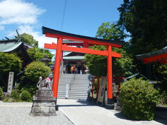 猿田彦神社のすぐ東側に三光稲荷へ向かう階段があります。