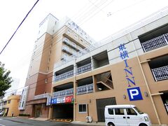 本日の宿は東横INN伊勢市駅。
東横インは駅に近い場所が多いのですが、ここは駅からかなり離れています。
伊勢市駅から無料の送迎バスがでているので、それに乗って来ました。