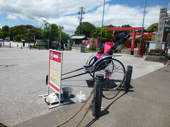 犬山城の見学を通りへ戻ってくると人力車が止まっていました。城下町をこれに乗って観光する方もいるようです。