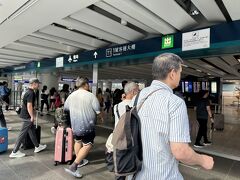 10分ちょっとで空港へ。
それではターミナルに向かいましょう。