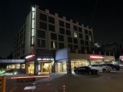 駅から2～3分と掛からずホテル着。
今回はこちらのロイヤルスクエアホテルにしてみました。
なんか結構良さそうじゃない？