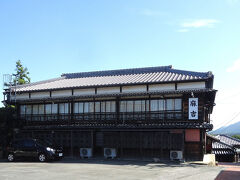 唯一現存する遊郭「麻吉」。現在は旅館として営業されているので、外側からのみ見学しました。