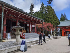 バスターミナルまで戻り大講堂周辺を散策