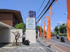 タマンアユン寺院から南下して、だいたい53分でクタにあるジェンガラ・アウトレットに到着。
