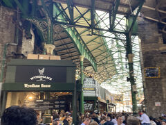 ちょうどお昼で大混雑