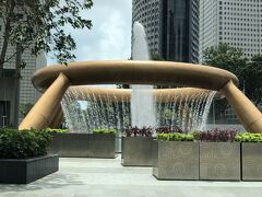 両親はホテルでまったりなので、娘と2人でお散歩します。サンテックシティ「富の噴水」良い気をいっぱい浴びてきました。