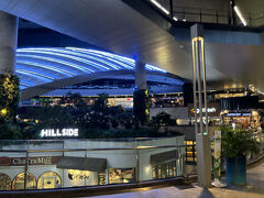 ショッピングモール、True digital parkに。雨のせいかすいてます。